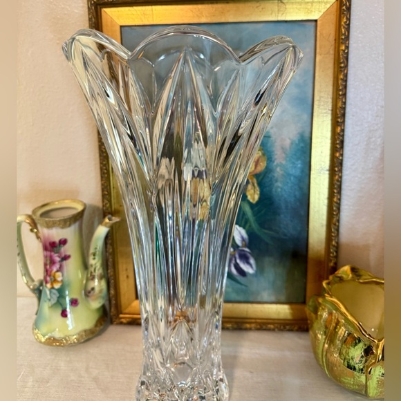 Lenox Fascination Lead Crystal 14" Scalloped Vase - Picture 7 of 11